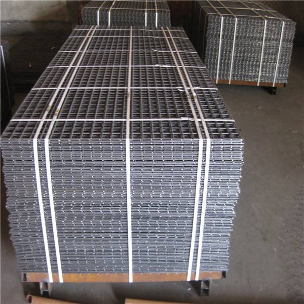 Welded wire mesh panel